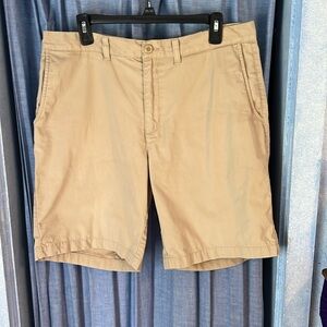 Patagonia classic flat front organic cotton Men’s shorts, 34W, khaki